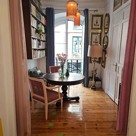In - Spectacular With Balcony In The Centre *